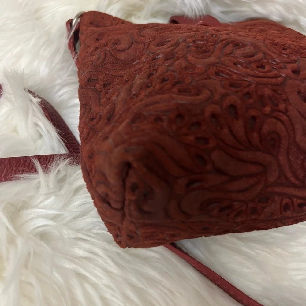 Chic Burgundy Embossed Crossbody Bag - Picture 6 of 9